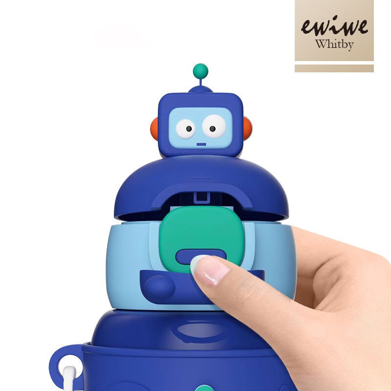 EWIWE儿童公仔杯不锈钢水杯萌趣公仔杯弹盖水杯子带杯套可调节背带出行 机器人/蓝/ 450ml