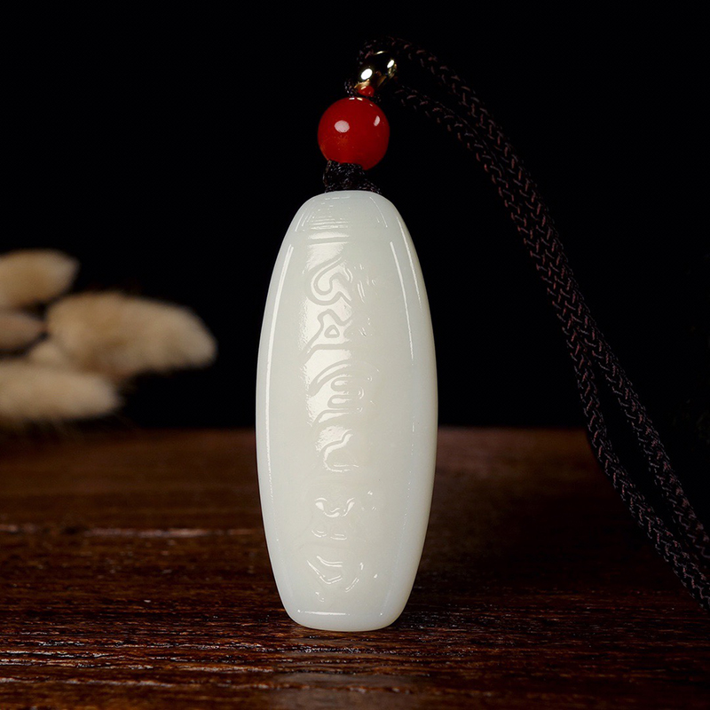 和田玉 六字真言 尺寸:40x17x9mm 重量:11g含绳 带证书