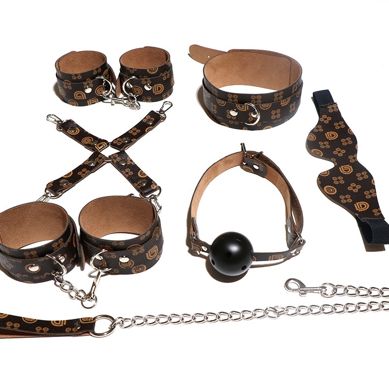 ai)情趣sm反绒皮七件套皮革套装夫妻调教字母束缚花纹翻毛皮成人用品