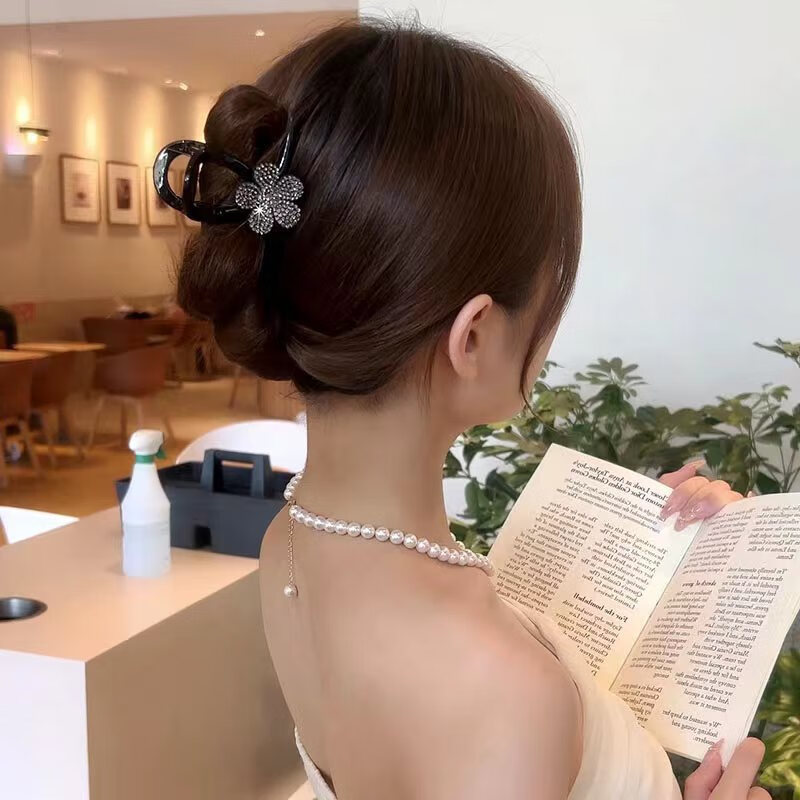 案妝2024新款春夏抓夾中號亞克力花朵后腦勺水鉆鯊魚夾發(fā)夾發(fā)飾頭飾女 黑色-花朵抓夾（8cm）