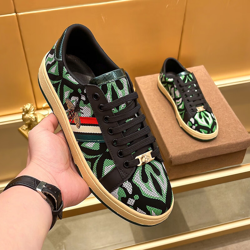 geeck欧洲站2024年春季新款透气板鞋蜜蜂惊悚头像印花潮流休闲白鞋