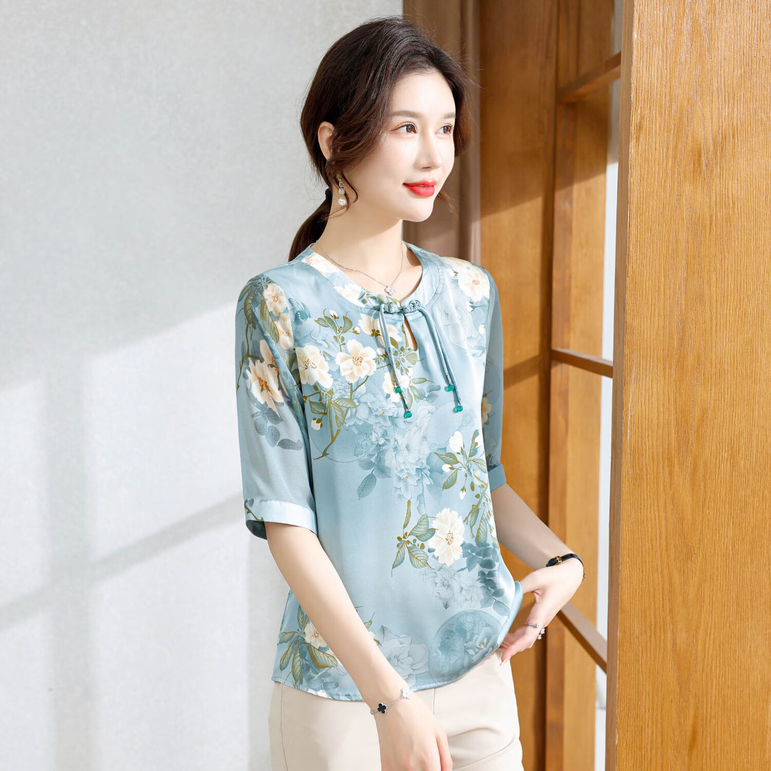 雪夕妈妈装夏款雪纺小衫时尚上衣服中老年人女装洋气母亲节礼物