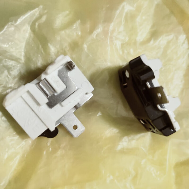 哩嗹啰嗹冰箱冰柜压缩机ptc启动器过热过载蝶形保护器起动器通用 中脚