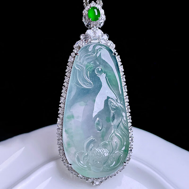 厚山缅甸老坑天然a货翡翠冰种飘绿荷叶鱼18k金镶嵌翡翠吊坠女士 绿色