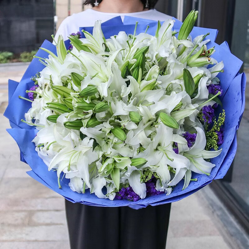 岚黛 鲜花同城配送52朵白百合花束生日礼物纪念走访送妈妈长辈