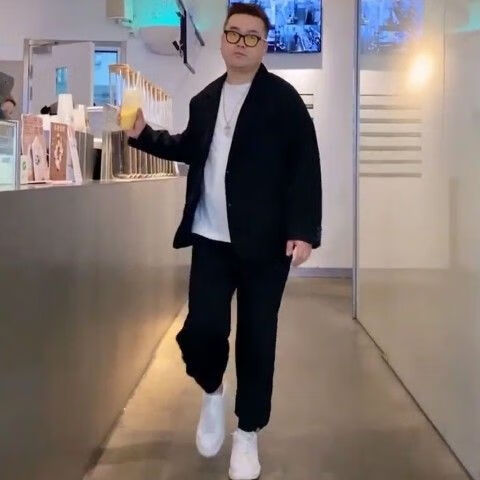 适合胖子穿的衣服220斤微胖人中学生秋冬【套装】青栀潮男秋冬季胖子小西装外套韩版宽松大码百 纯黑三件套 3XL怎么看?