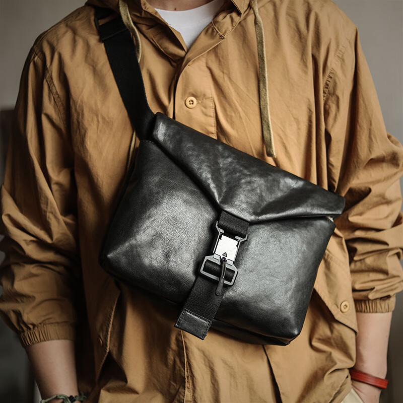 luxuntika日式通勤植鞣邮差包 青年简约真皮单肩包横款休闲牛皮斜挎包