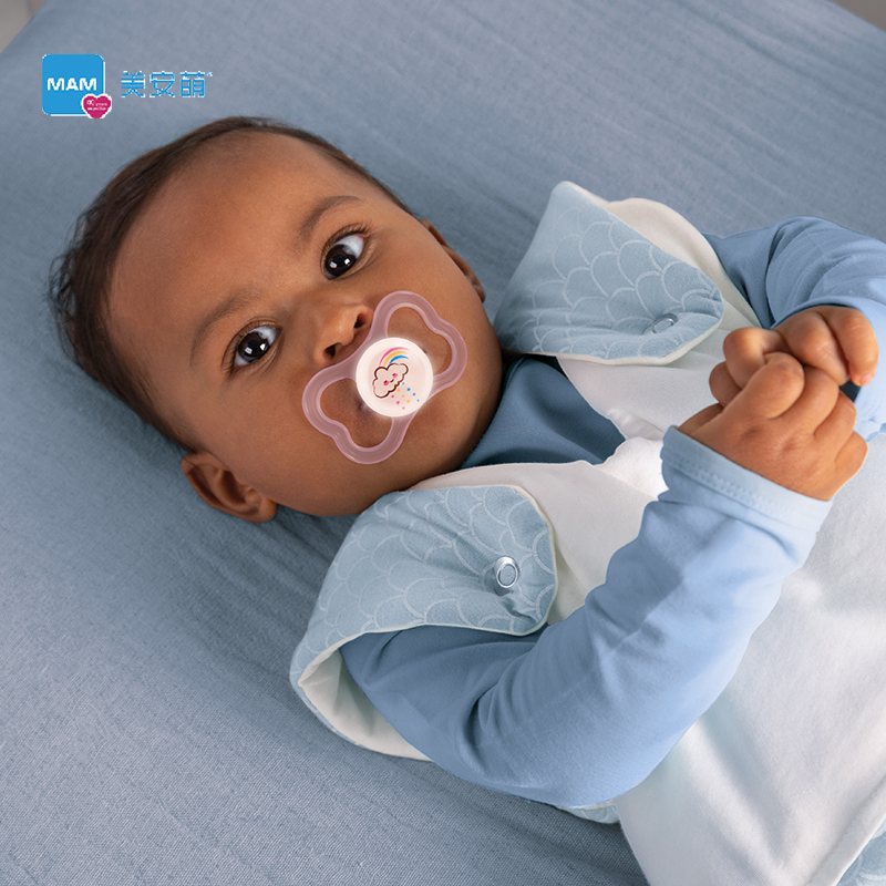 美安萌MAM Supreme双只装扁头安抚奶嘴防胀气0-3新生儿6-18个月宝一岁 图7 夜+日 6-18个月  2盒装 独立装