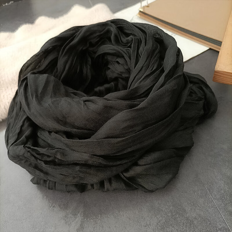 围巾女百搭褶皱纯色春秋日系棉麻手感围巾丝巾女文艺秋冬季披 黑色