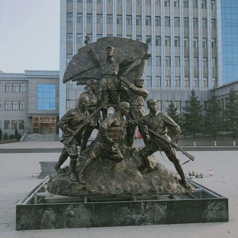 铸铜革命抗日人物雕塑冲锋造型组雕庭院摆件玻璃钢仿铜人物定制