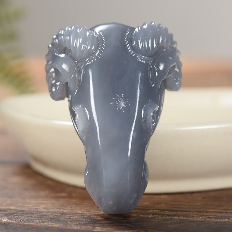 西域玉雕大师 新疆和田玉籽料羊头挂件42克 紫罗兰烟青青花吊坠带证书