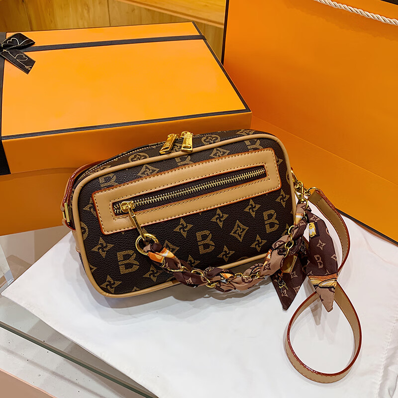 clolv kiss包包女2023新款百搭复古老花相机包老花小方包小众单肩斜