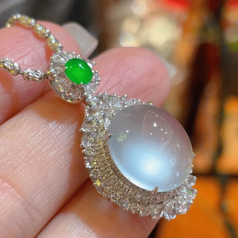 厚山天然缅甸老坑a货翡翠玻璃种白底18k金镶嵌鸽子面吊坠女 白冰