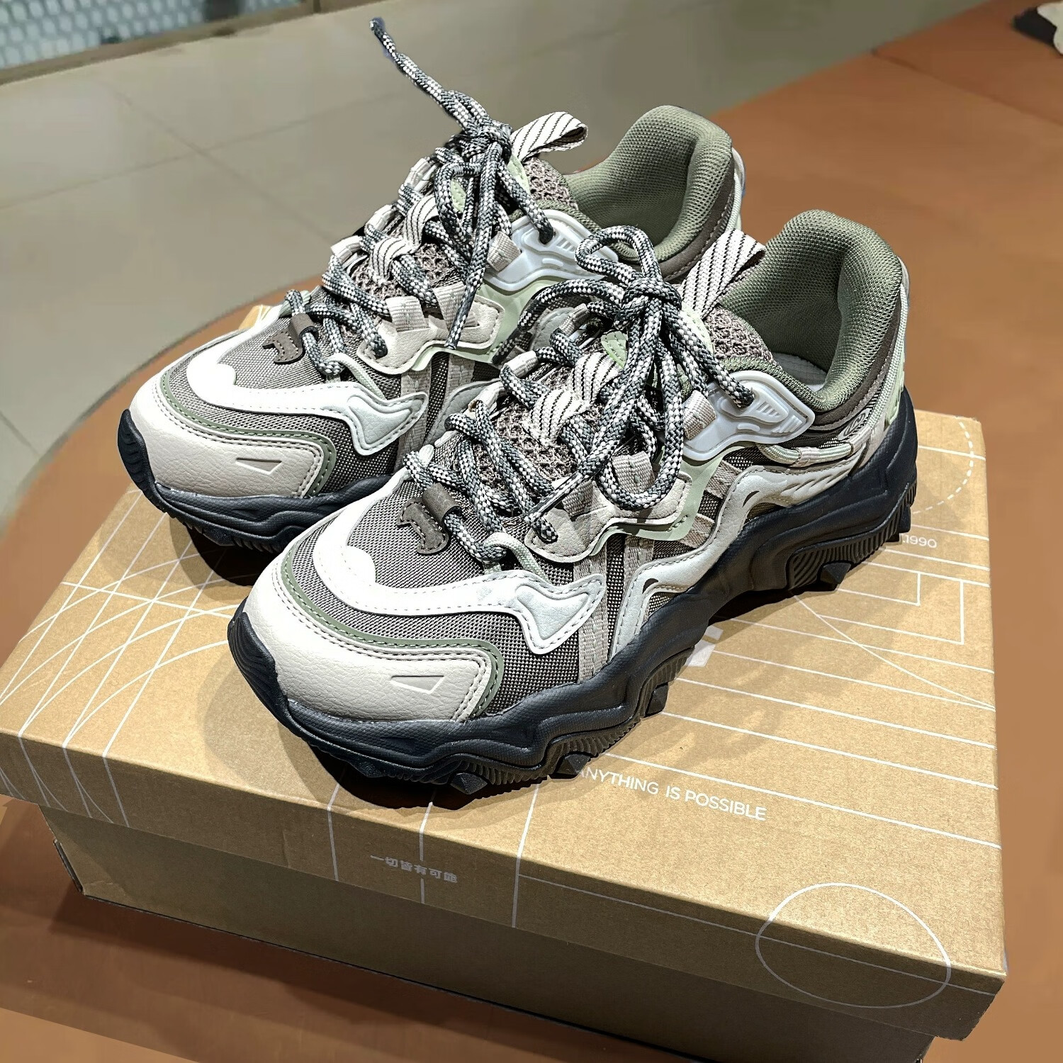 李宁猫爪鞋女休闲鞋运动鞋2024款女子老爹鞋超轻减震透气舒适agcu176