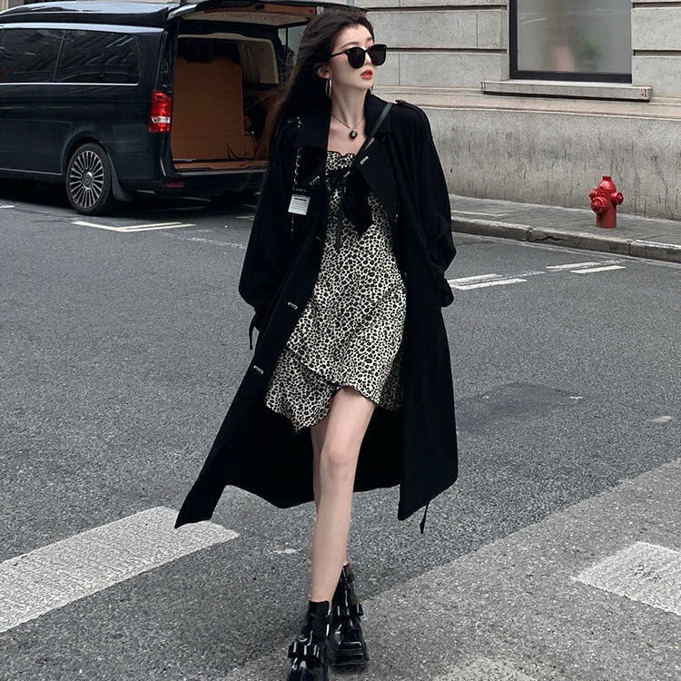 索宛亦(suowanyi)浅川酒一黑色风衣女2024夏季新款双排扣方领外套小