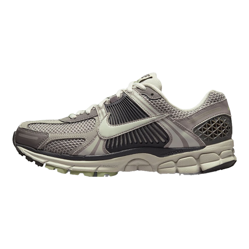 ���ڲ������Ϳ�NIKE�˶�����ЬŮ�ӻ���VOMERO 5�˶�ЬFB8825-001�ػ�38.5 599Ԫ