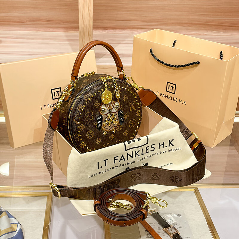 lvboying香港真皮女包2024新款百搭猫头鹰刺绣小圆包时尚单肩宽带小包