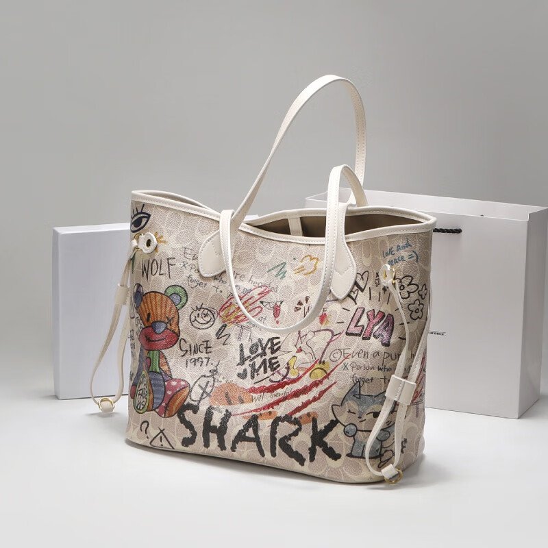 酷奇袋鼠(kuqidaishu)小熊字母涂鸦托特包卡通动漫子母包小众设计百搭