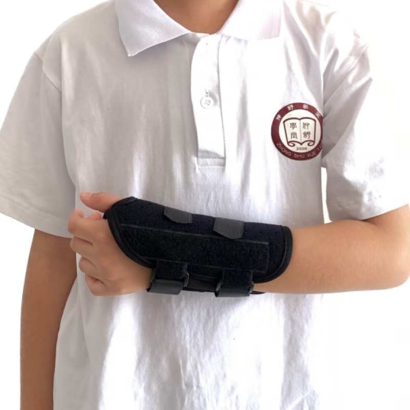手腕尺桡骨腕关节远端前臂手臂骨折固定器儿童腕关节骨折固定支具手腕