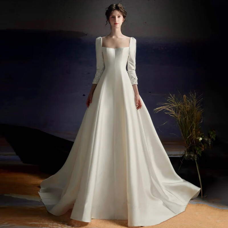 泽卡狼(zekalang)高档缎面长袖轻婚纱新款法式复古方领显瘦拖尾新娘