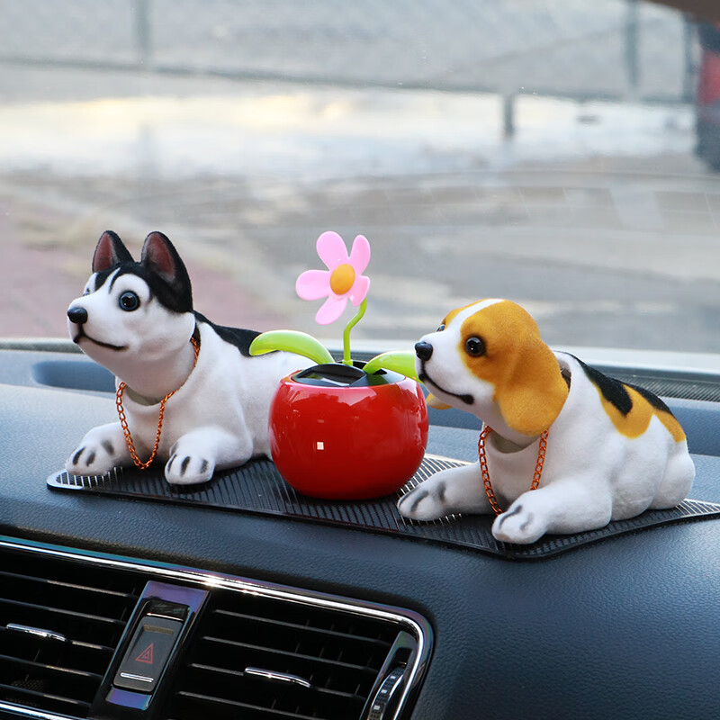 车子摆件小车装饰品气车内部摆件汽车摇头狗狗摆件车载中控台仿真内