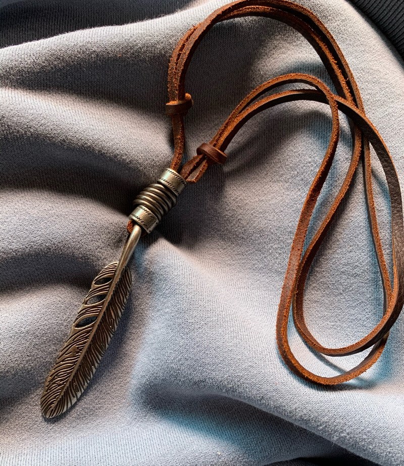 黛丝美潮牌高桥复古羽毛吊坠牛皮绳项链街头个性嘻哈男女毛衣链 古