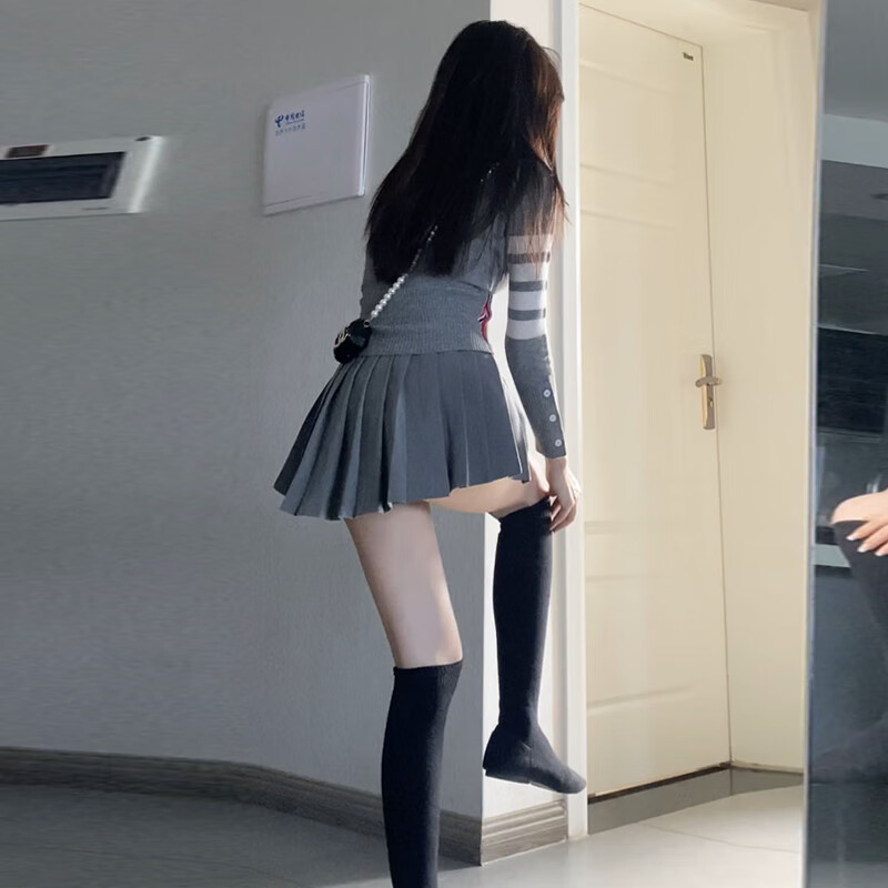 町鸾(tingluan)超短裙性感齐小短裙小百褶灰色辣妹纯欲风半身裙 灰色