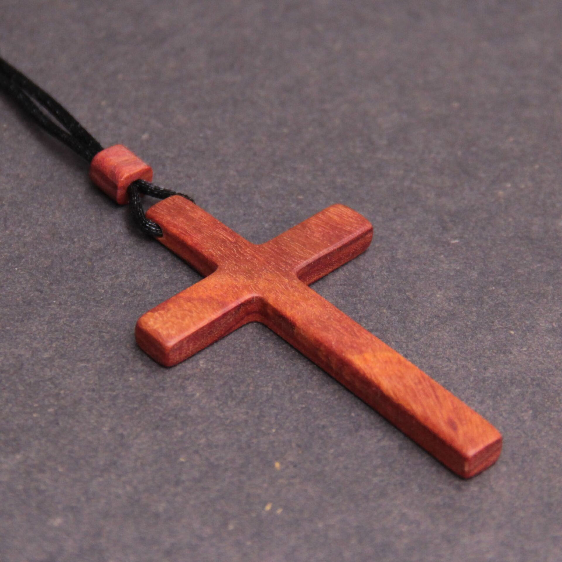 朗恩实木红檀木十字架吊坠 木质项链男女夏季简约百搭时尚饰品情侣款