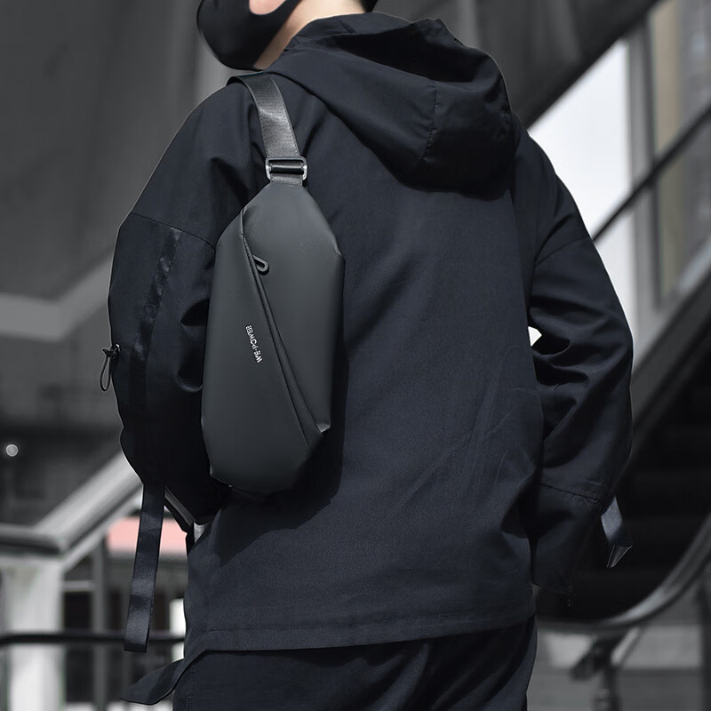 ���ڲ���������б�����ʿ�ذ������������������˶�б�絥�������С����Ů���� ��ɫ������ С��