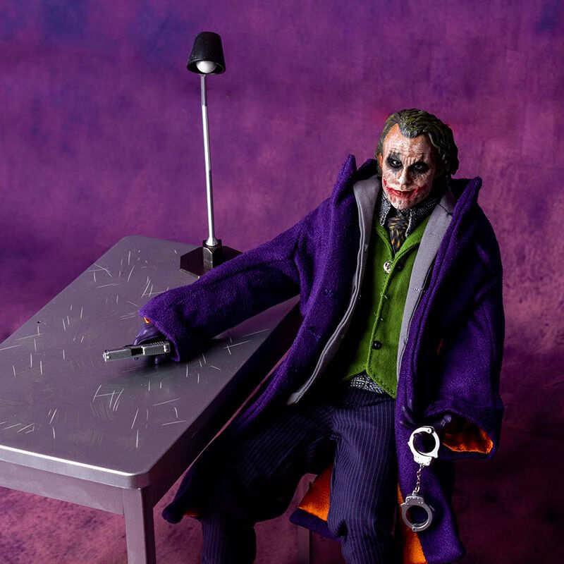 小丑希斯莱杰蝙蝠侠黑暗骑士dc英雄模型34代布衣人偶 四代小丑 高32cm