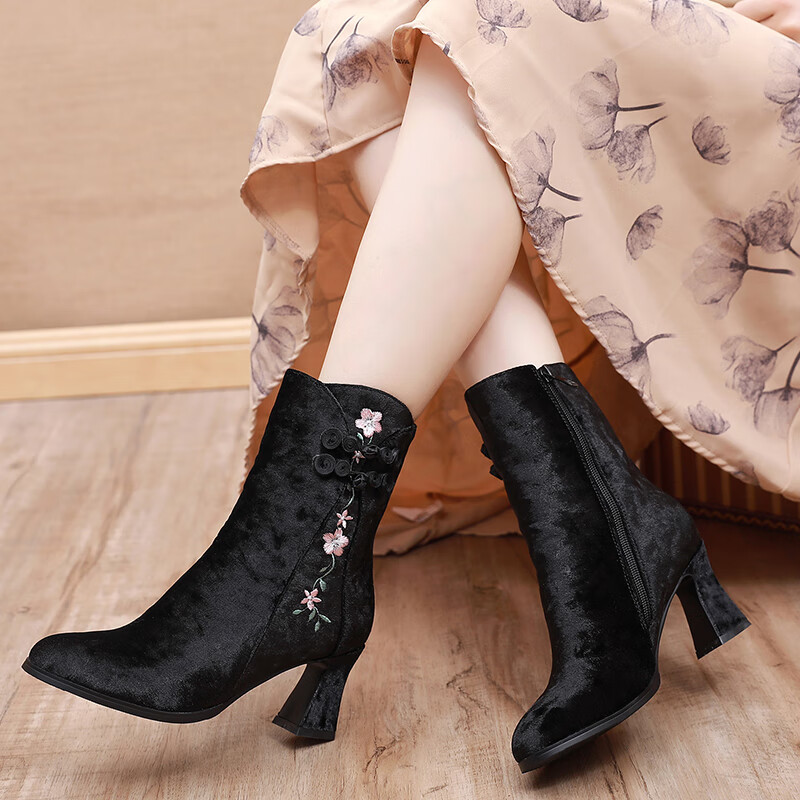 确不凡配旗袍的鞋子秋冬季2022季短靴配旗袍国风中筒靴白色黑色年轻款