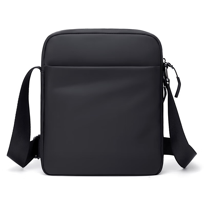 高尔夫（GOLF）斜挎包男士休闲单肩包男轻便百搭挎包男便携小包男包防泼水运动包 雾黑色