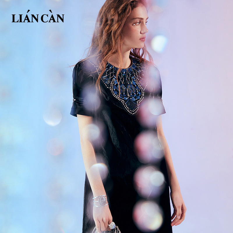 莲灿2023春季新直筒修身拼接刺绣钉钻铆钉梭织短袖连衣裙 黑色 s