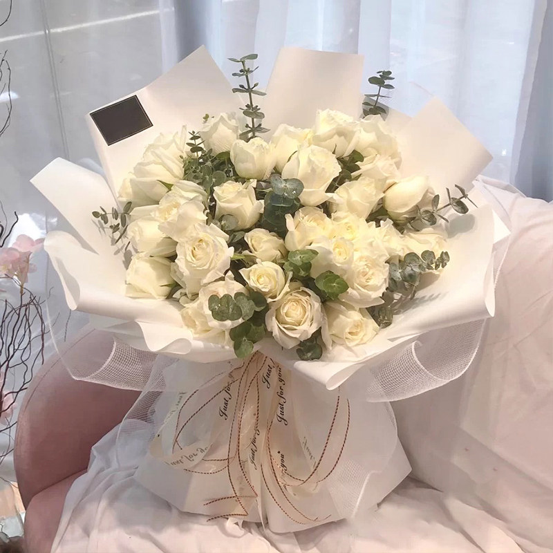 33朵白玫瑰花束-小清新