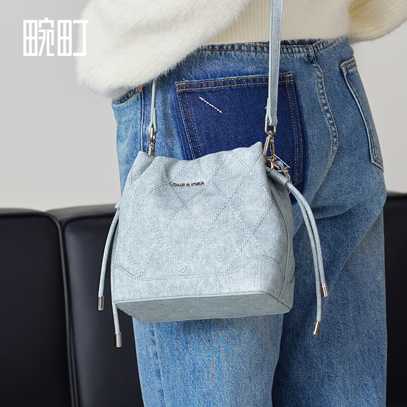 畹町包包女包单肩包斜挎包牛仔纹拼色小方包女两件套斜挎子母复古时尚 牛仔纹抽绳水桶包-兰色 17.5x9x16.5cm