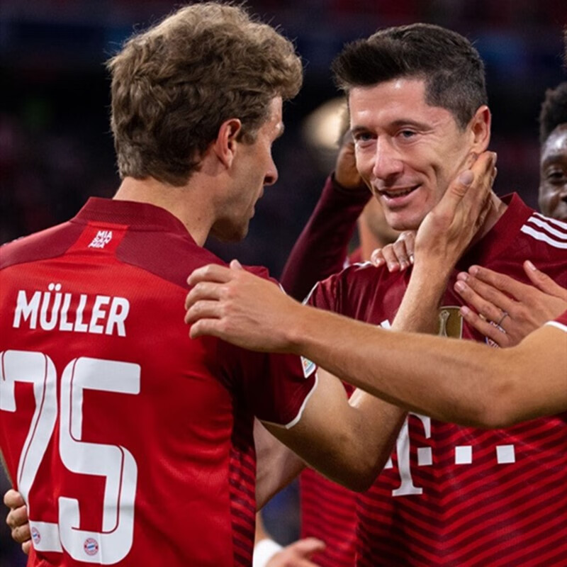 巴喜万新品新款拜仁慕尼黑拜仁欧冠主场球衣短袖运动套装 球迷版球衣