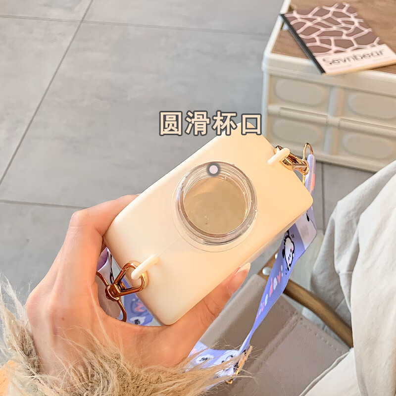 初和（CRUHRE）可爱水杯女生方形夏季小学生上学专用男孩杯子防摔网红儿童扁水壶 550ml 摸脸睁眼-【背带斜挎】