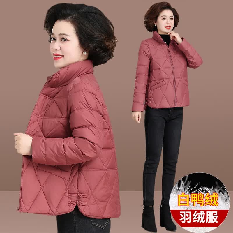 婉贝莎（wanbeisha）小个子妈妈秋冬轻薄羽绒服外套中老年女大码洋气羽绒棉服短款棉袄 橘红色（白鸭绒） L建议穿110斤以内怎么看?