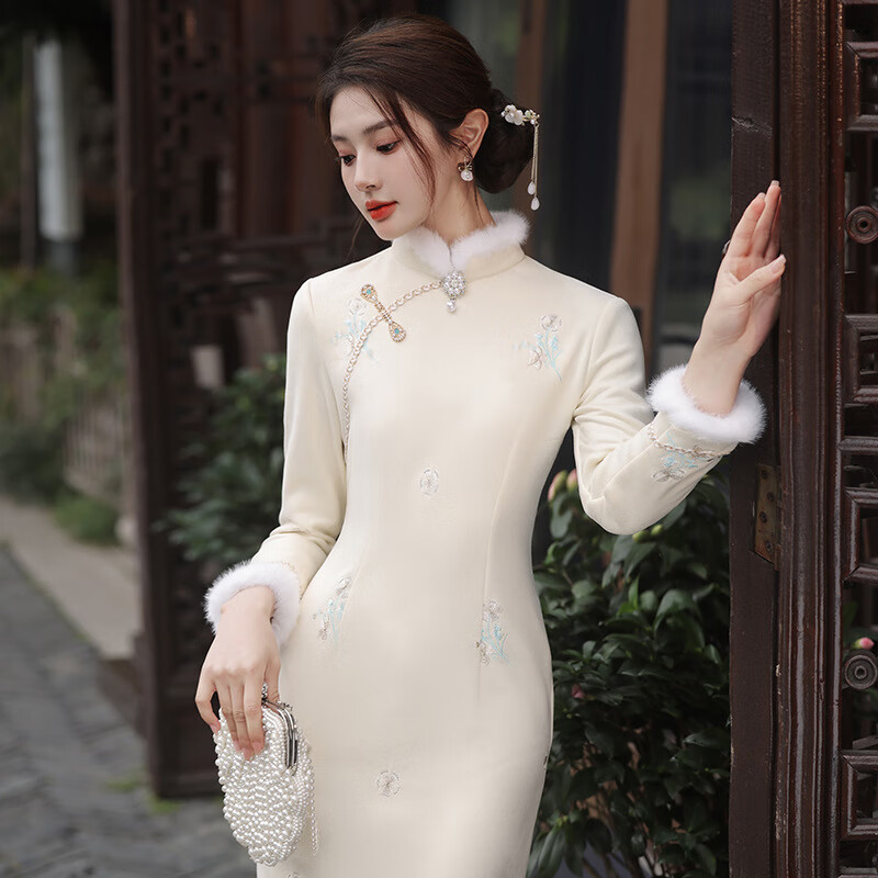 糜鹰秋冬新品加厚麂皮绒绣花写真拍摄复合超柔中长款绒绒领女士旗袍