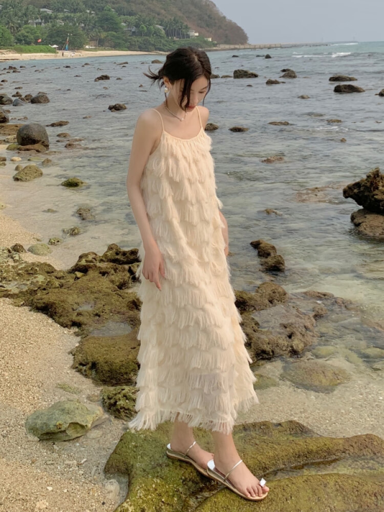 右客沙滩裙海边旅游流苏白色连衣裙子女夏季法式女神名媛吊带裙 白色