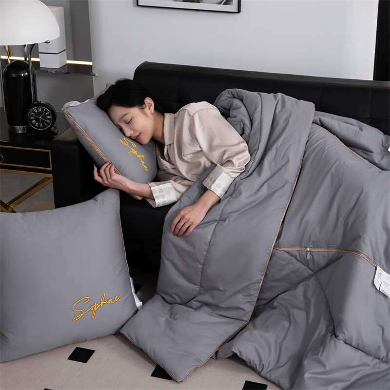 恒源祥 抱枕被子 A类空调抱枕被简约多功能宿舍午睡可水洗靠垫抱枕 时尚-浅灰【全棉抗菌】 中号42*42cm展开120*160cm