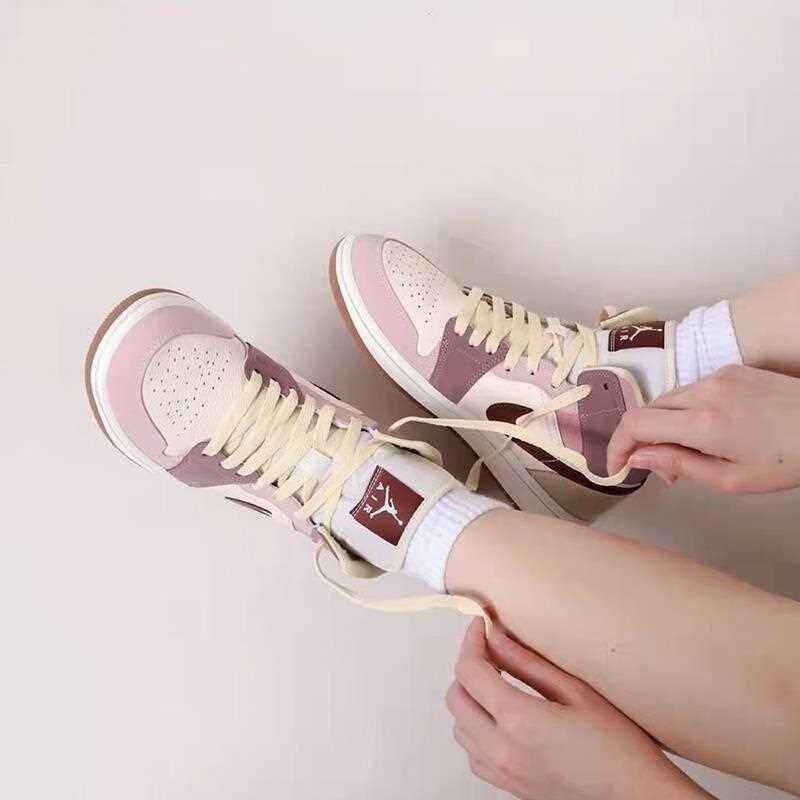 air jordan 1 mid aj1烟灰紫红女子中帮复古篮球鞋do7440-821 烟灰