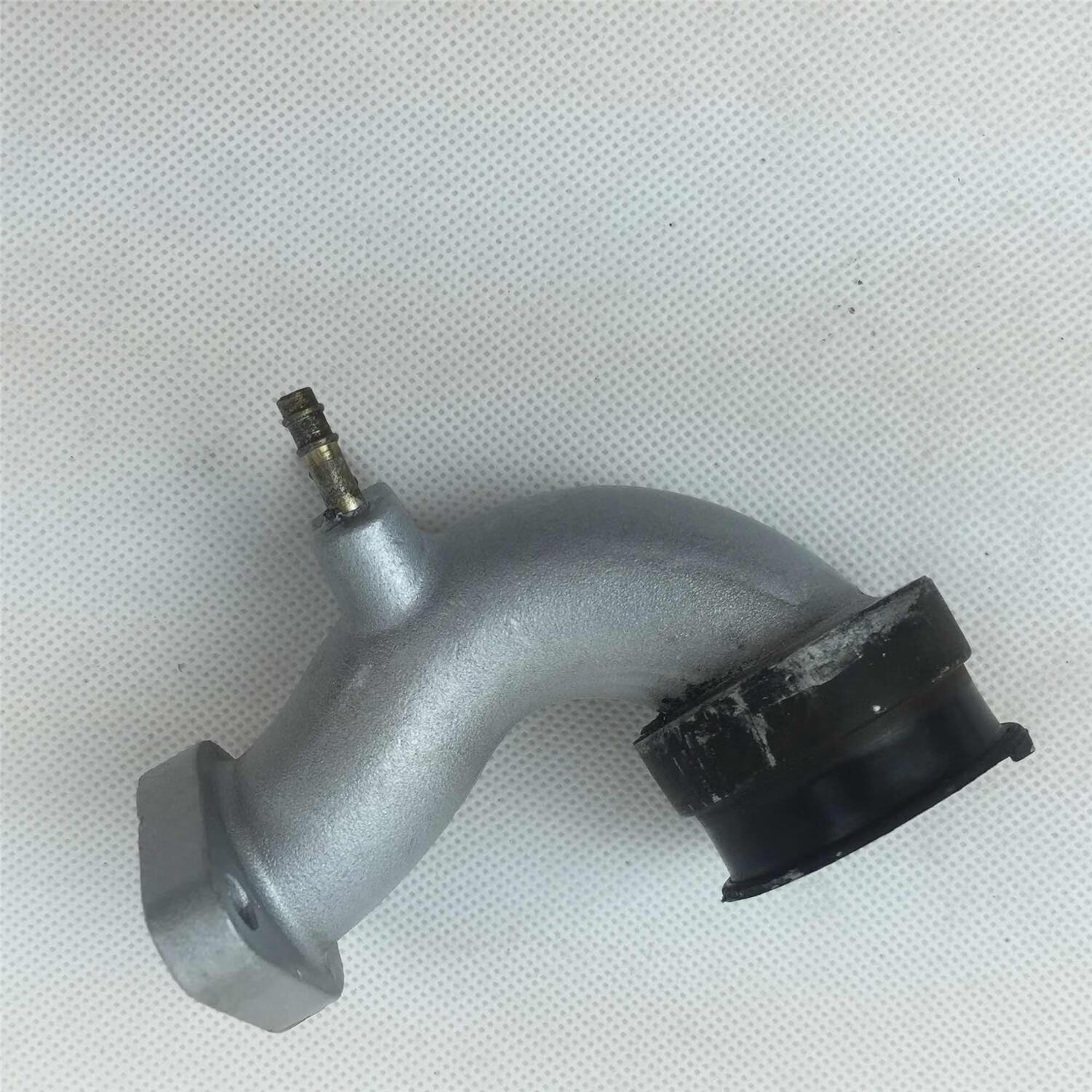 隆鑫 loncin轻骑铃木摩托车配件赛驰qs110-a 国三真空膜化油器前接口