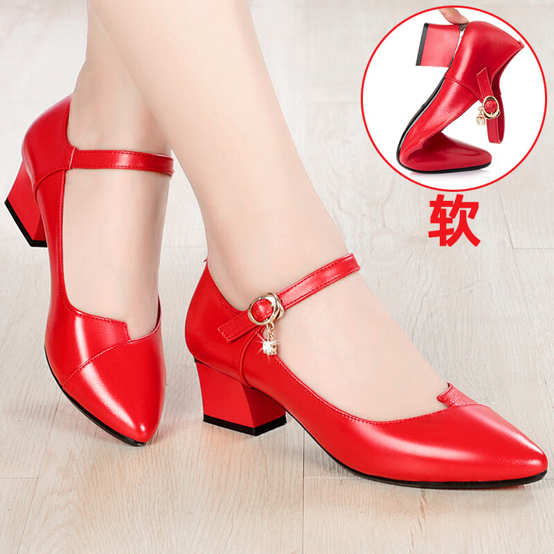 意尔康潮牌跳舞的红皮鞋女真皮软底一字扣单鞋中跟中年妈妈鞋中老年