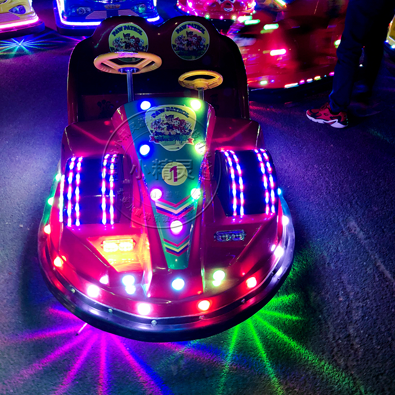 果森 新款广场保时捷儿童电动碰碰车双人子发光夜市摆摊大型游乐设备