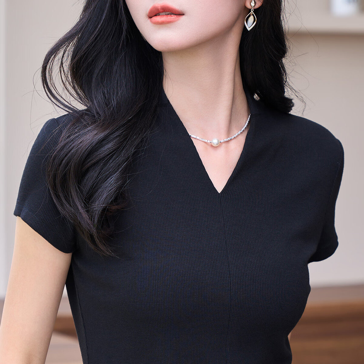 米思阳2024夏季新款时尚简约T恤显瘦纯色小个子V领上衣女2452 黑色 2XL