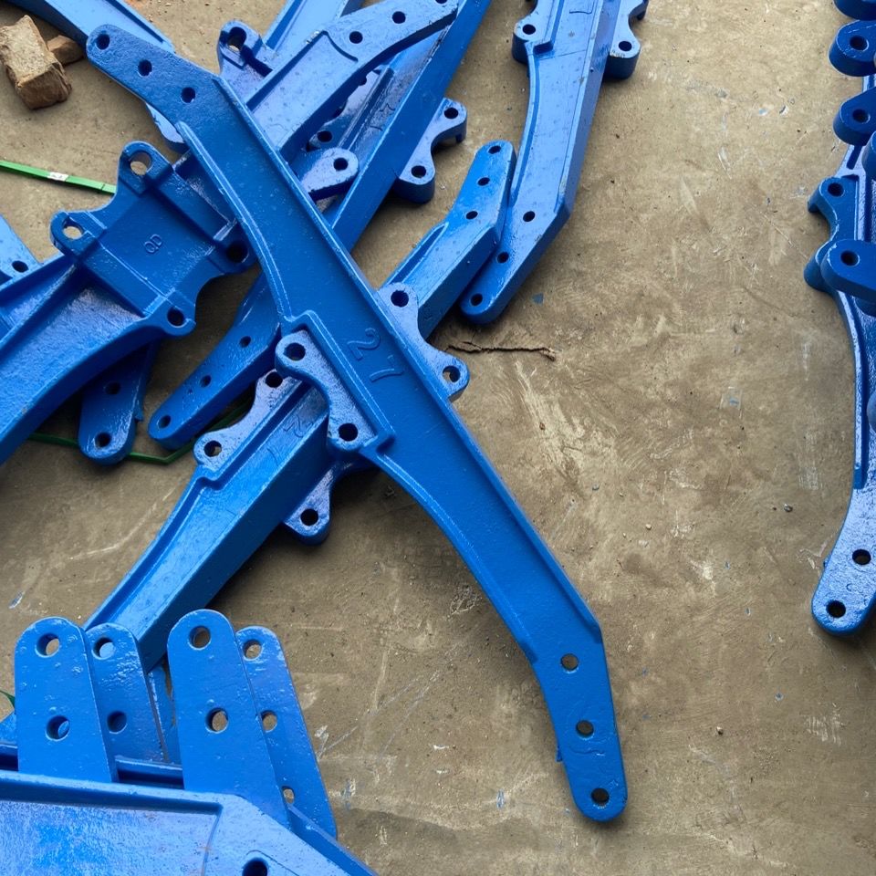 慕帆327/325/330/430/335/435石河子翻转犁调幅犁柱翻转犁配件犁腿 一