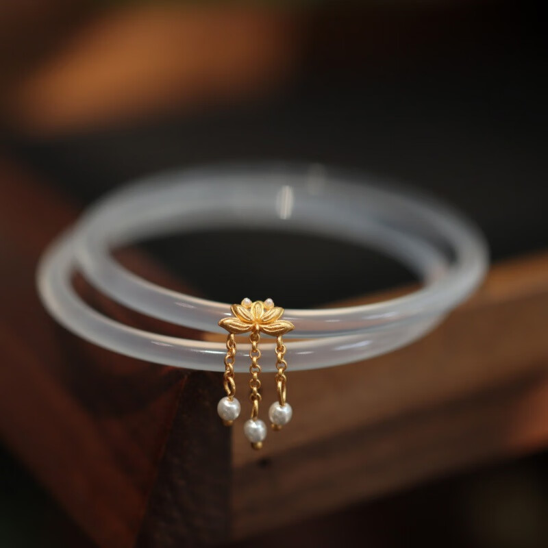 白玛瑙镯子网红冰种细条闺蜜生日礼 白玉髓叮当镯-好运莲莲珍珠手镯