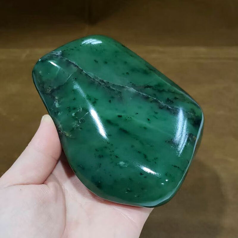 随峰599克和田玉碧玉籽料原石打磨 菠菜绿碧玉顺手把玩绿玉石油润