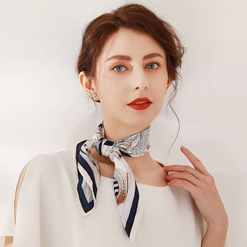 上海故事蓝色真丝小方巾女百搭桑蚕丝丝巾脖子装饰围巾搭配大衣薄 29